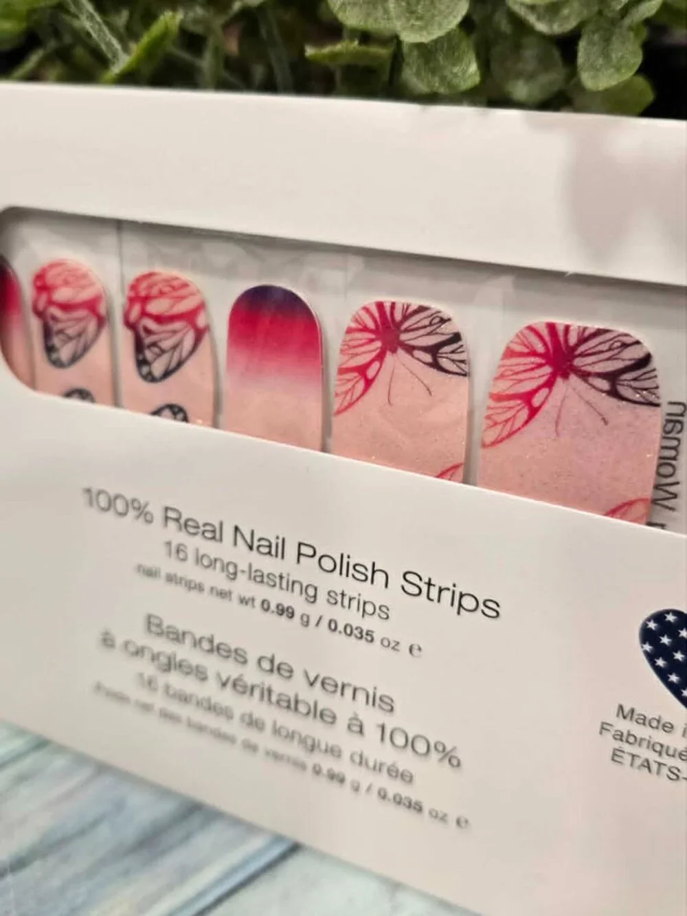 Color Street Press On Nail Design - Wing Woman